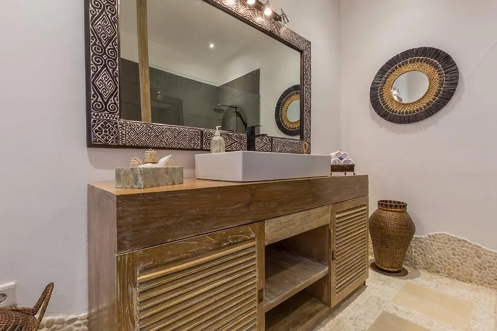 Villa Budha 2 4Bedrs 12M Pool, 700M2 Garden&Bbq, Central & Quiet Seminyak Indonesien