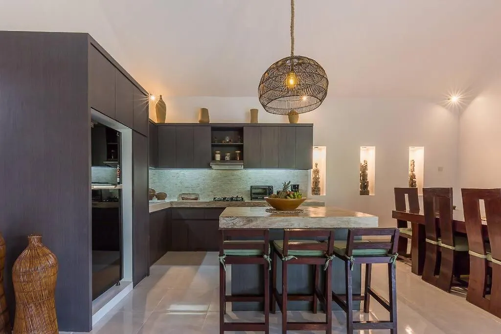 Villa Budha 2 4Bedrs 12M Pool, 700M2 Garden&Bbq, Central & Quiet Seminyak