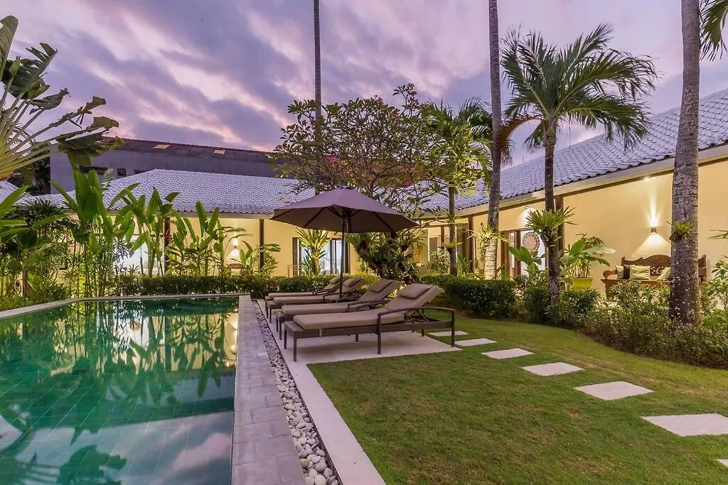 Villa Budha 2 4Bedrs 12M Pool, 700M2 Garden&Bbq, Central & Quiet Seminyak 0*,