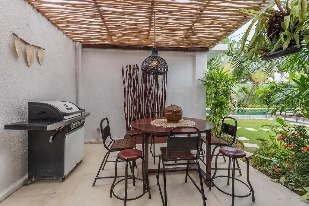 Villa Budha 2 4Bedrs 12M Pool, 700M2 Garden&Bbq, Central & Quiet Seminyak